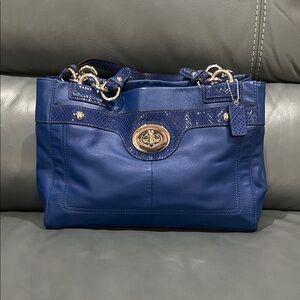 Elegant Blue Leather Handbag